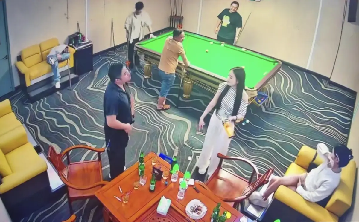 免费看《海口台球厅2V5》男女对战视频，HD高清播放，助教助力，流畅不卡顿，精彩不容错过！