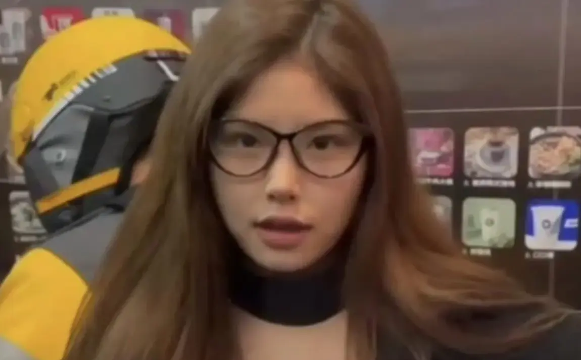 《秦嘉妮》-秦嘉妮青筋女王极致反差表演-反差小姐姐眼镜妹高清视频合集-百度云下载无删减1080P画质