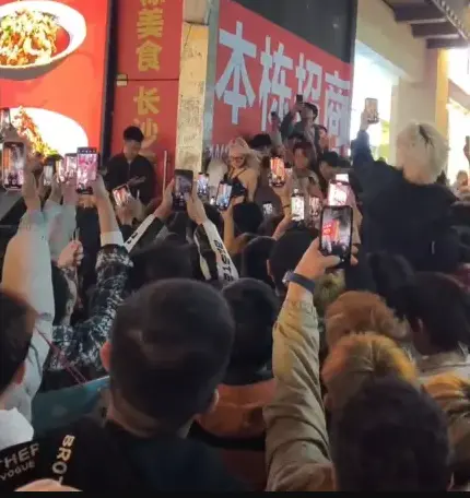 高能大片《长沙解放西,女子举止不当》无删减无广告原片直出