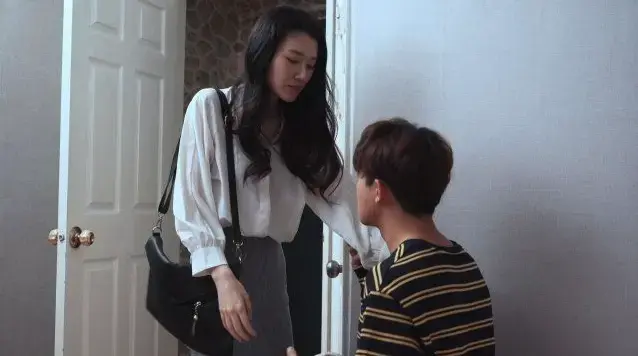 免费无广告在线观看《丰满的继母》 - 丰满的继母演绎同住不同心的家庭孤独感 - 最新同步更新《丰满的继母》全片
